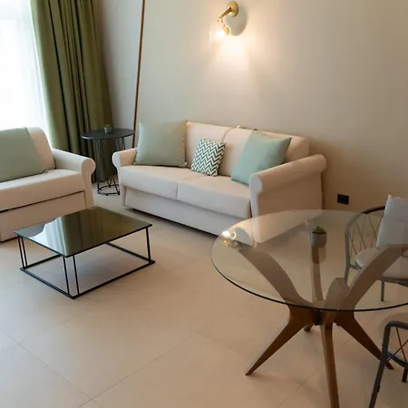 Ananea Yachting ホテル トロペーア
