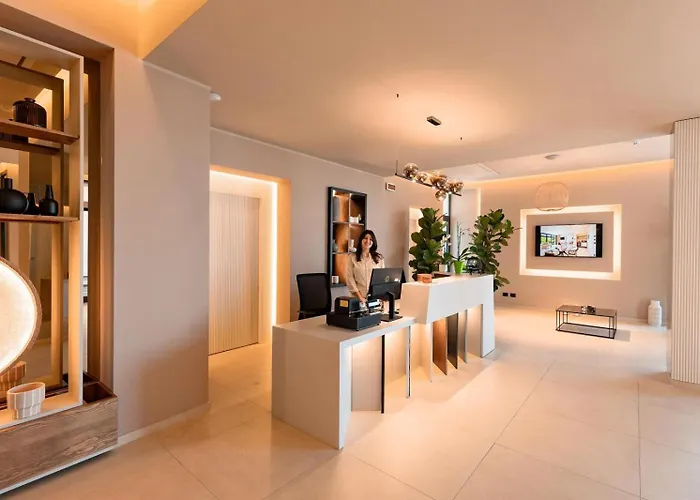 Ananea Yachting מלון