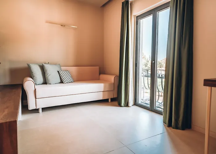 מלון Ananea Yachting 4*